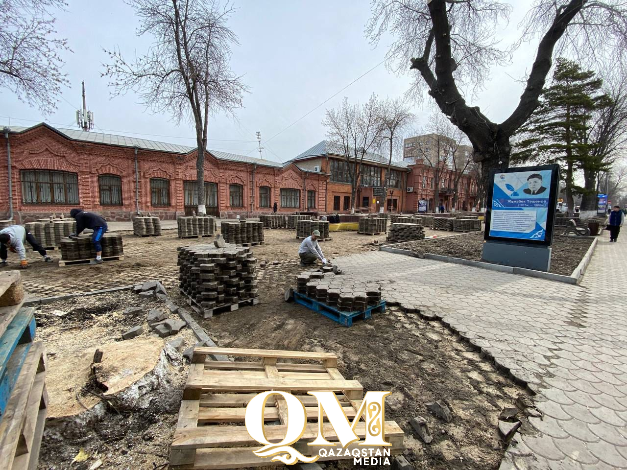 Петропавлда Конституция көшесінің бойындағы үйлердің қасбеттері жылу панельдерімен қапталады