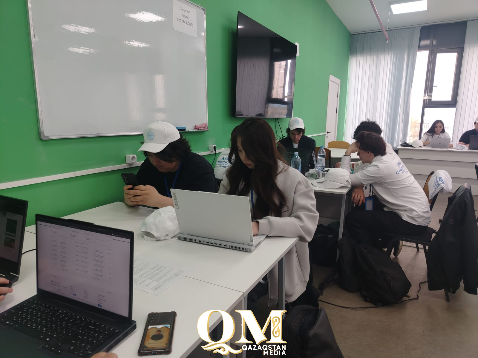 Қозыбаев университетінде еліміздің түкпір-түкпірінен келген 170-ке жуық жастың басын қосқан хакатон өтіп жатыр