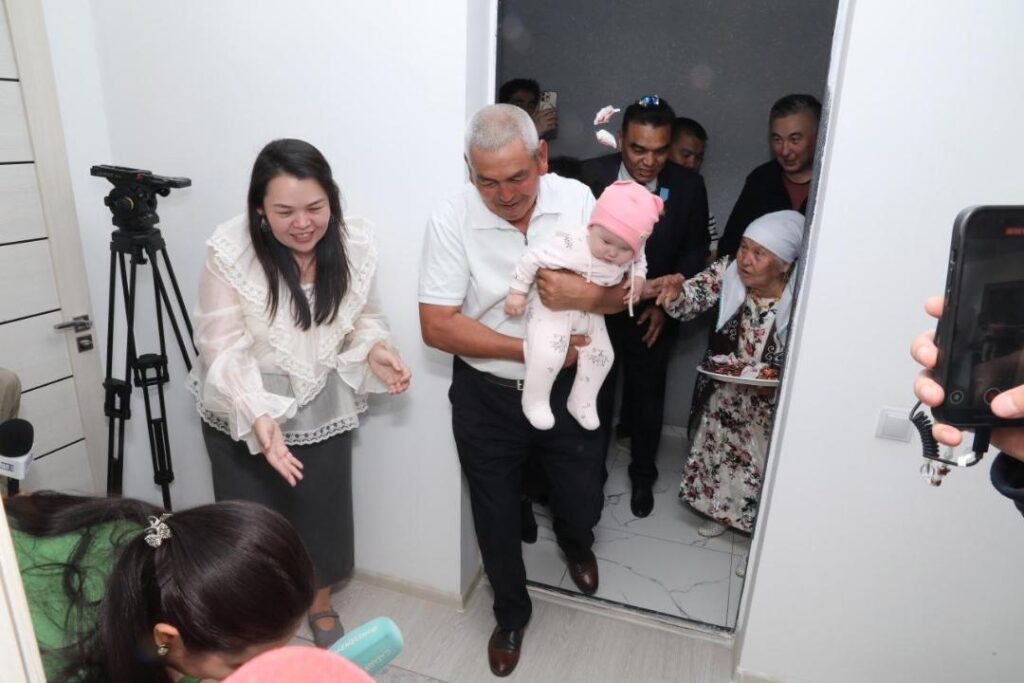 Молодые ученые заселились в квартиры, врученные президентом