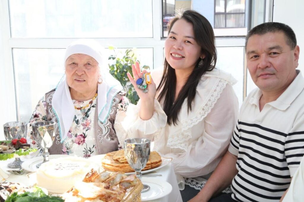 Молодые ученые заселились в квартиры, врученные президентом