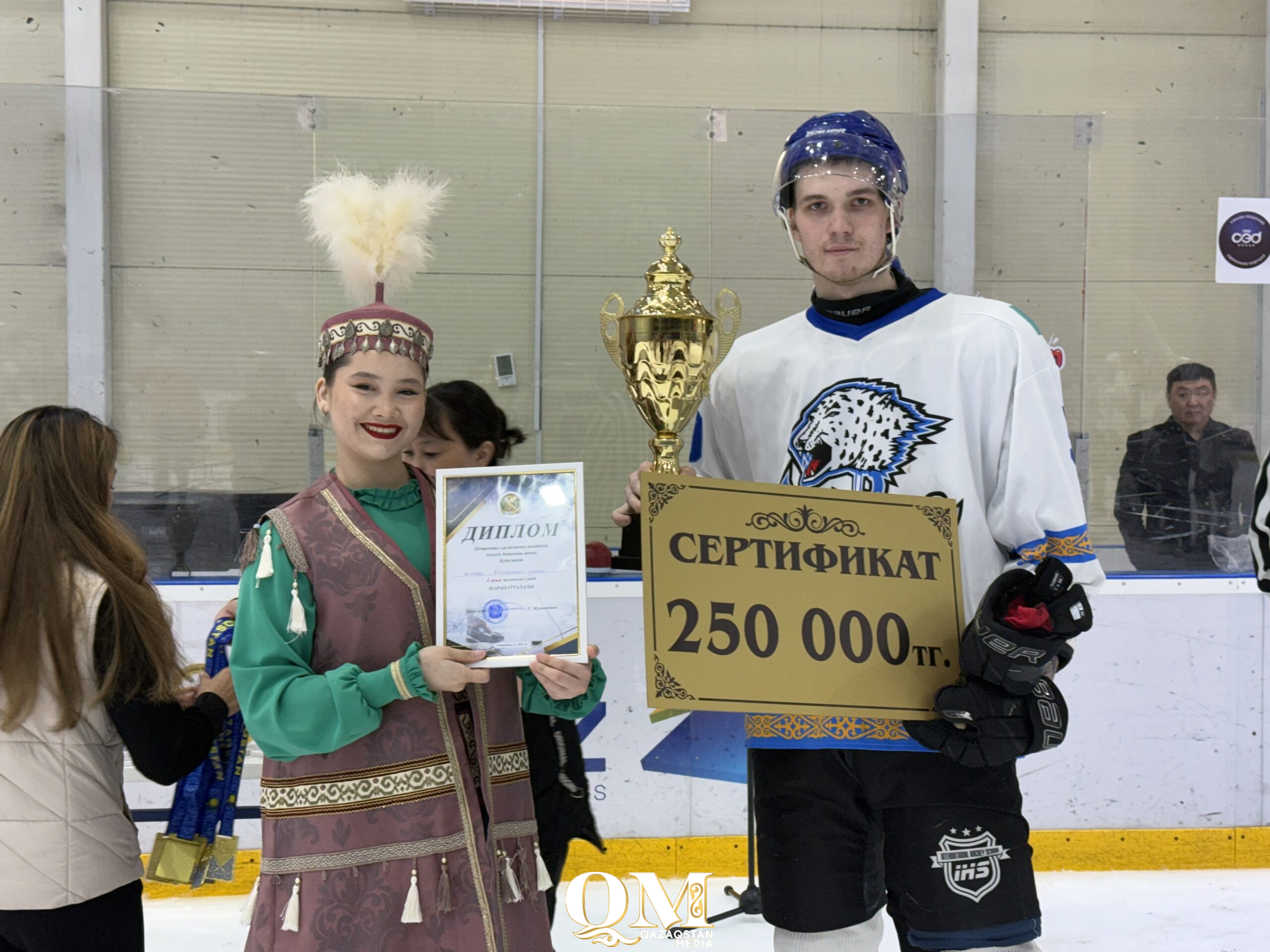 За кубок и денежный приз боролись хоккеисты в Петропавловске