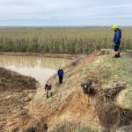 Не ради лайков: почему известный экоблогер помогает спасать берег Ишима в Петропавловске