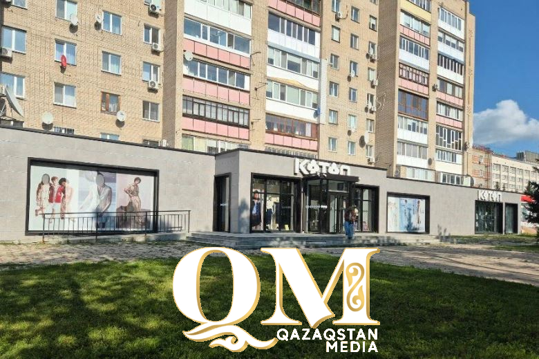 Фасады домов по улице Конституции в Петропавловске утеплят панелями