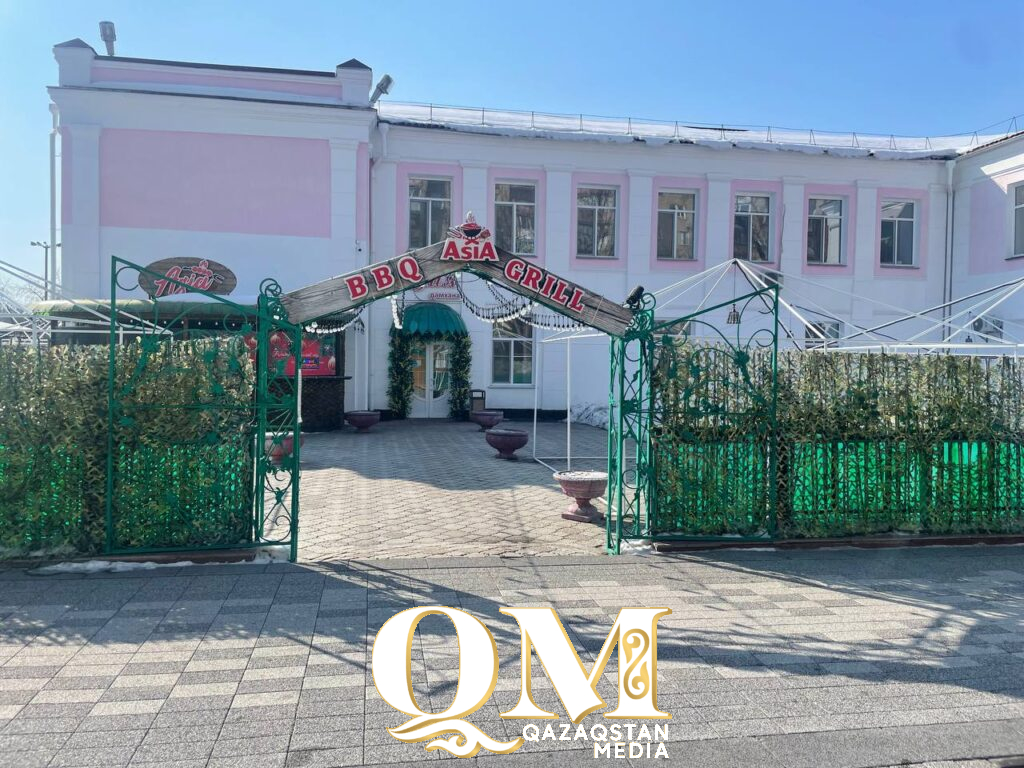 Прозрачные стены и живые цветы: какими станут летние террасы кафе «Антарес» и «Азия» в Петропавловске