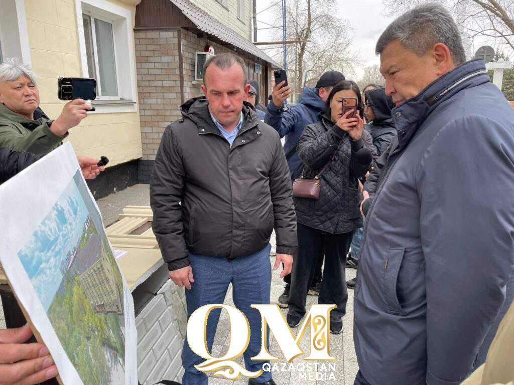 В едином стиле делают фасады домов по улице Конституции в Петропавловске