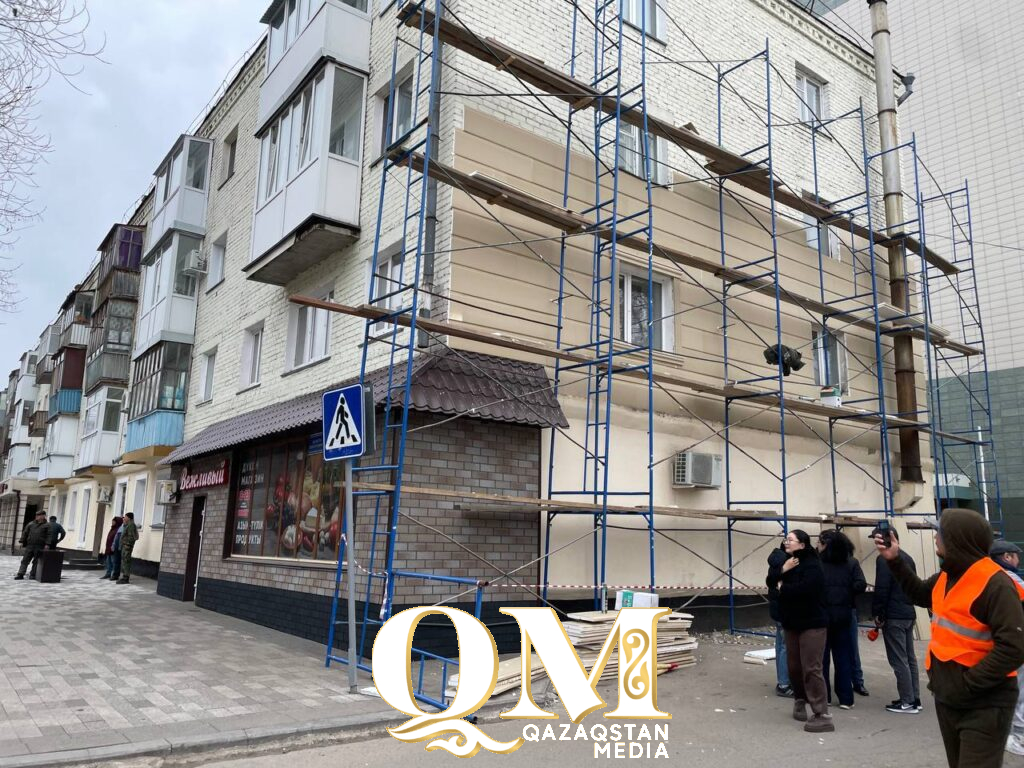 В едином стиле делают фасады домов по улице Конституции в Петропавловске