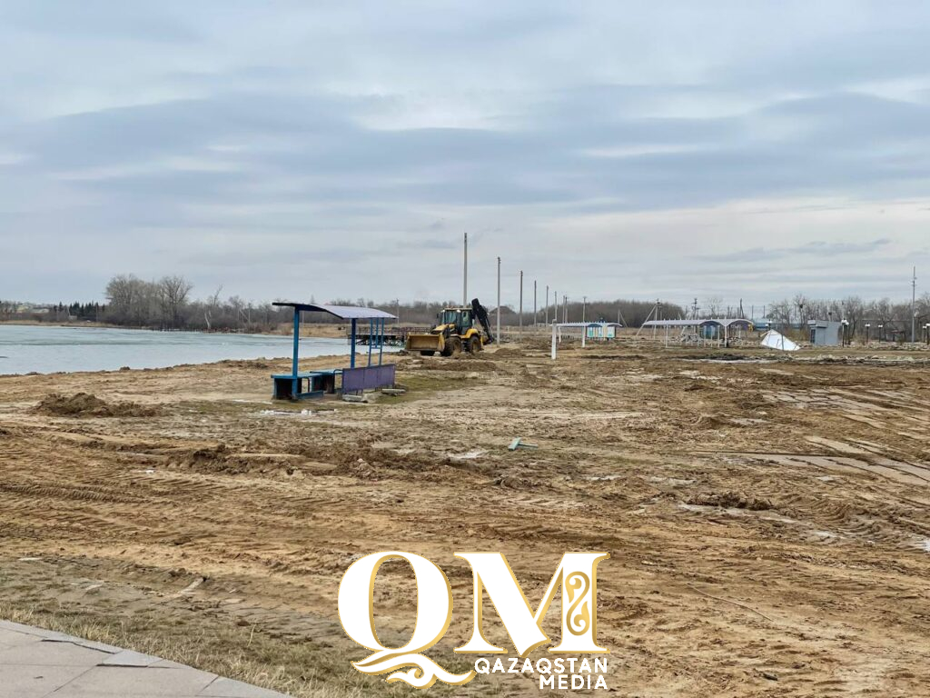 Современный экопарк начали строить на озере Пестром