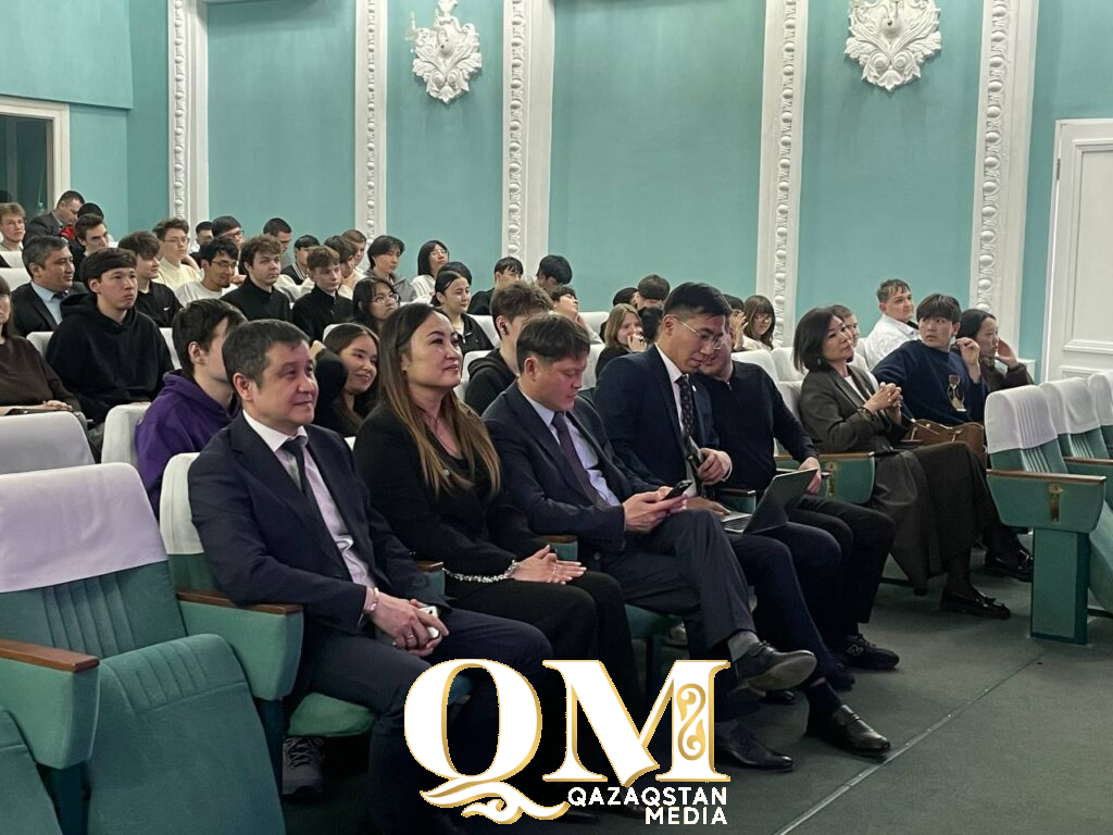 Цифровой кодекс и ИИ: секреты будущего раскрыли студентам Петропавловска