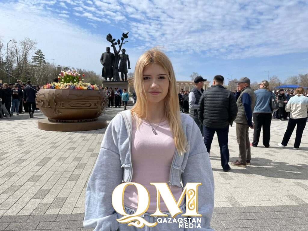 320 школьников организовали флешмоб ко дню книги в Петропавловске