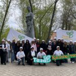 Студенты Петропавловска привели в порядок сквер у памятника Анастасии Прокопичевой