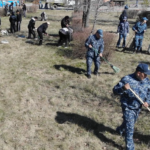 Петропавлда полицейлер Жеңіс саябағын қоқыстан тазалады