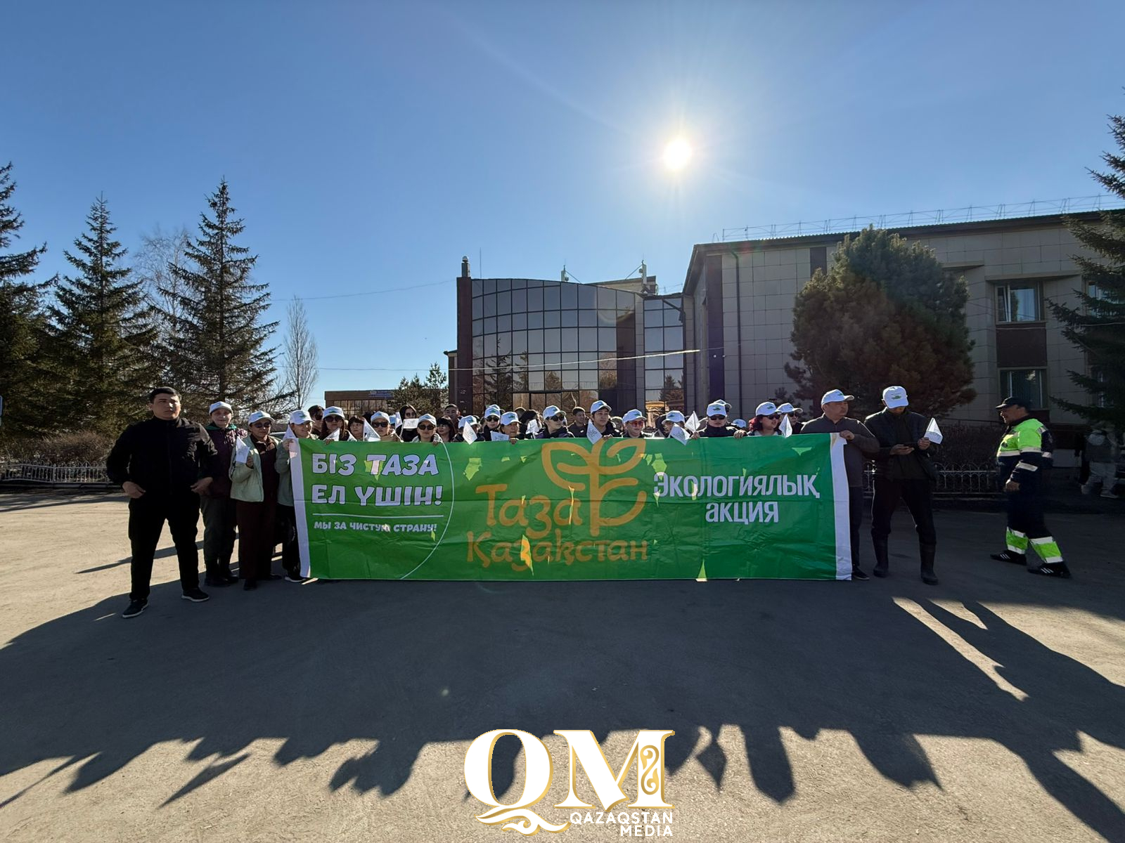 Около 200 человек вышли на субботник в селе Новоишимское района им. Г. Мусрепова