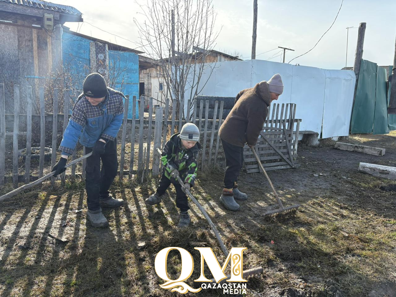 Семейный субботник прошел в Мамлютке в Северо-Казахстанской области