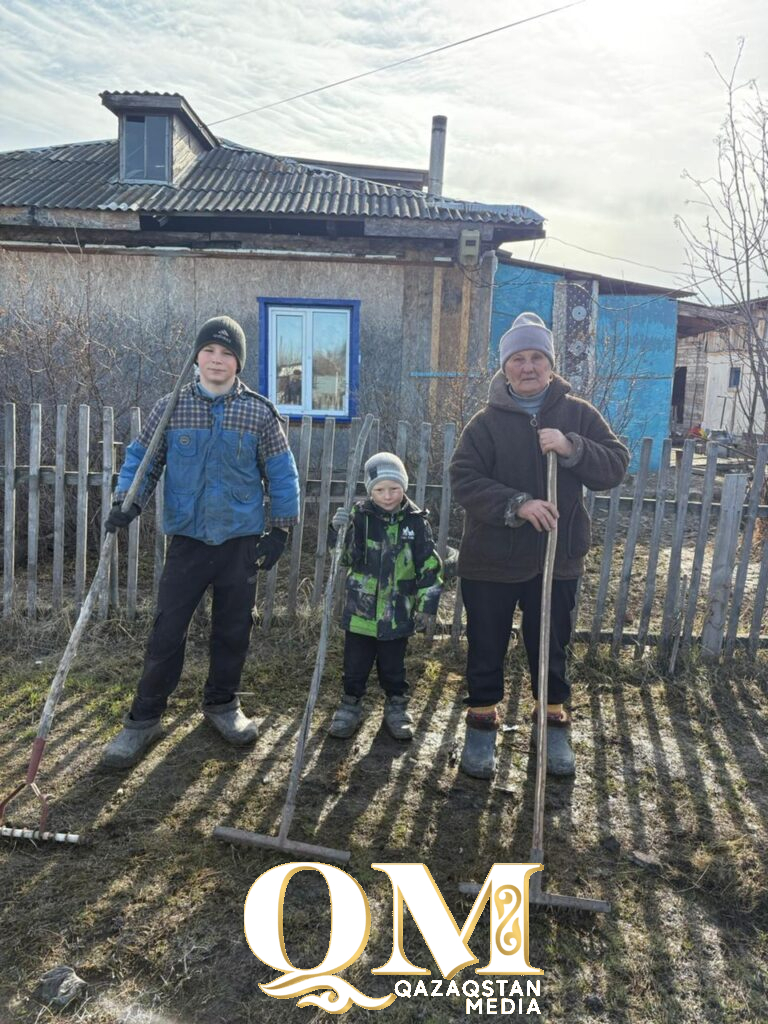 Семейный субботник прошел в Мамлютке в Северо-Казахстанской области