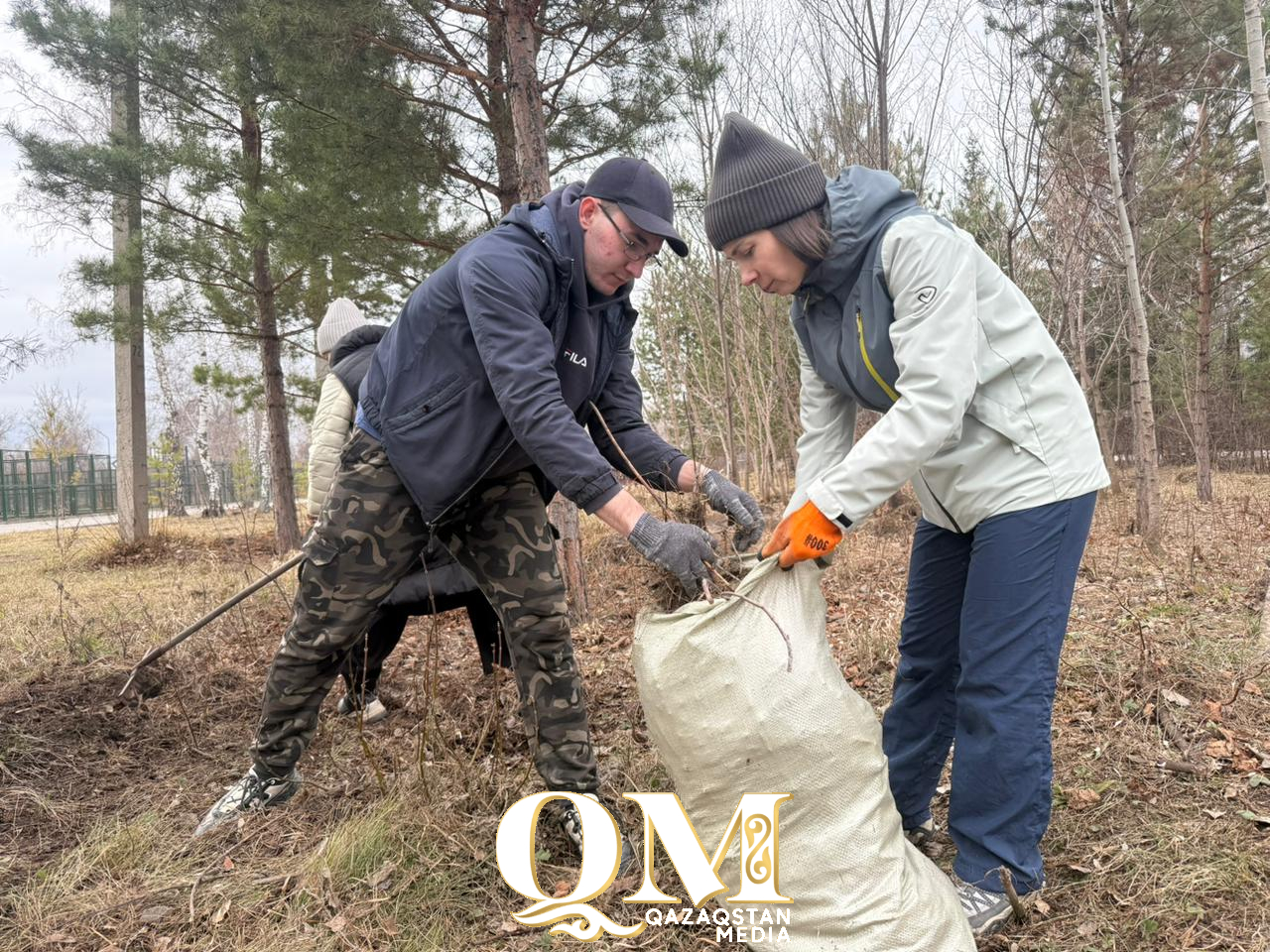 Сотни человек вышли на субботник в Кызылжарском районе СКО