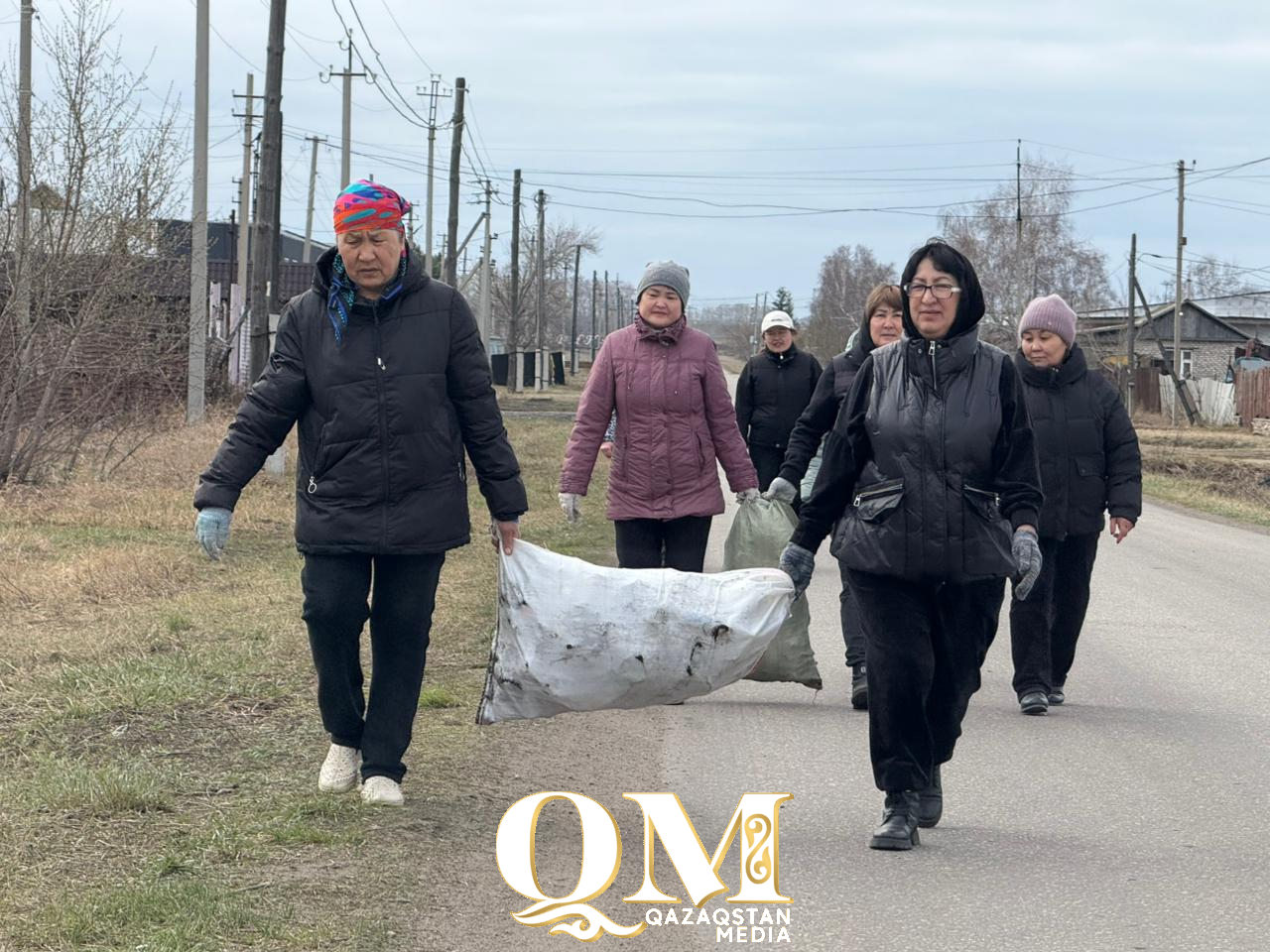 Сотни человек вышли на субботник в Кызылжарском районе СКО