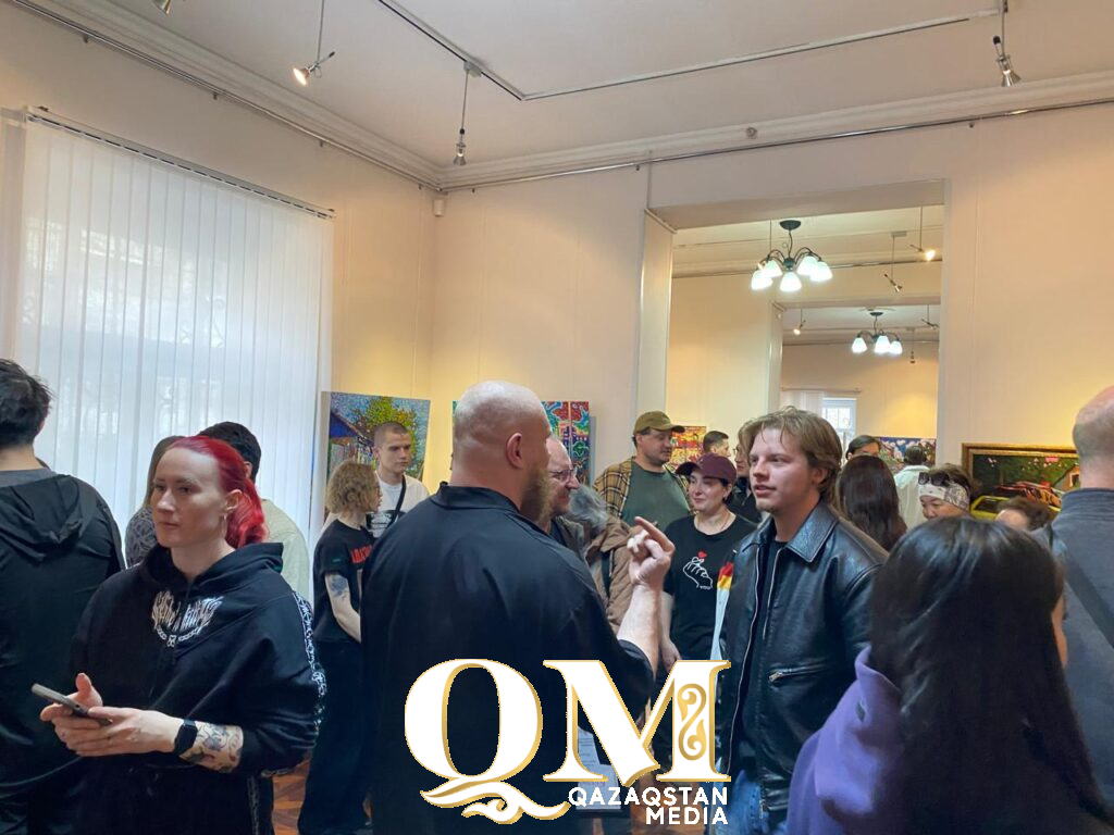 Между сном и реальностью: Виталий Жуков представил новую выставку в Петропавловске