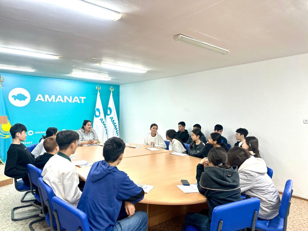 Беречь единство и межэтническое согласие призвали молодежь в Уалихановском районе СКО