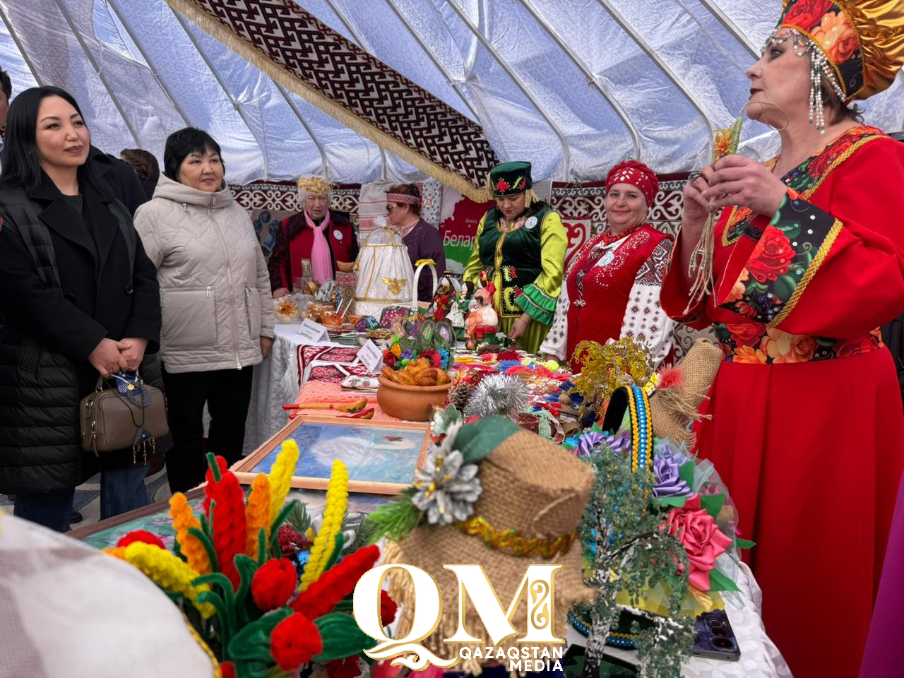 Кызылжарский район под одним шаныраком. В Бесколе устроили большой праздник культуры с песнями, айтысом и угощениями