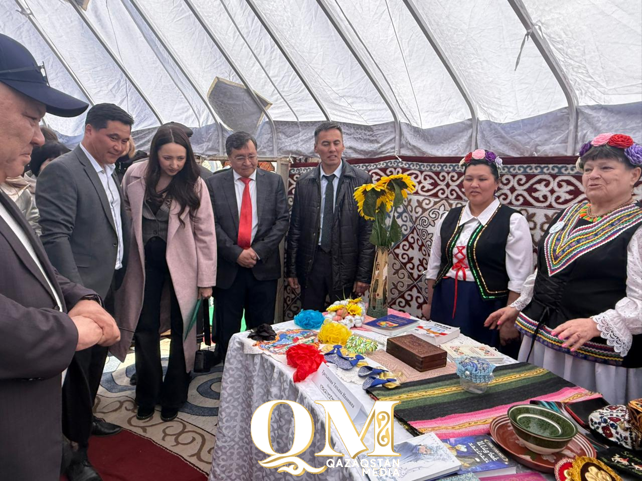 Кызылжарский район под одним шаныраком. В Бесколе устроили большой праздник культуры с песнями, айтысом и угощениями