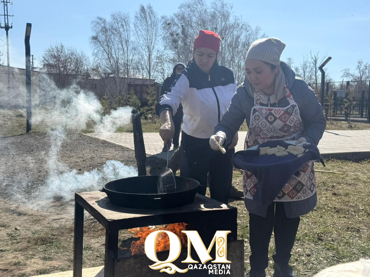 Сельчане возвращают к жизни березовую рощу в центре Бесколя Кызылжарского района СКО