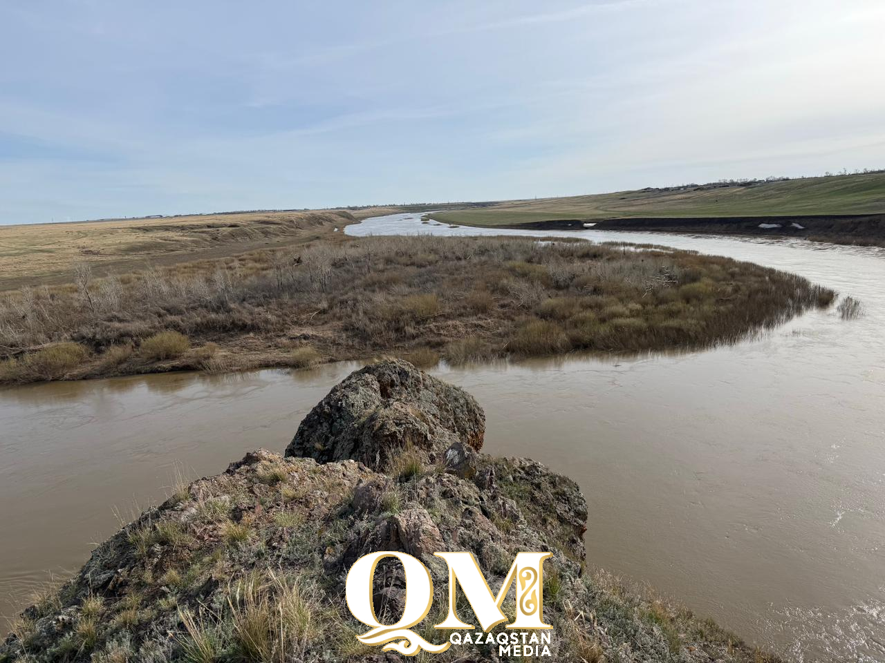 Сильный ветер, дожди и резкое похолодание идут на север Казахстана