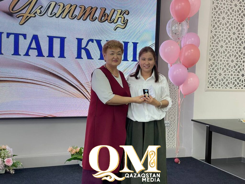 Более 20 лет хранит мудрость книг библиотекарь  из Уалихановского района Жанагуль Мушелбайкызы