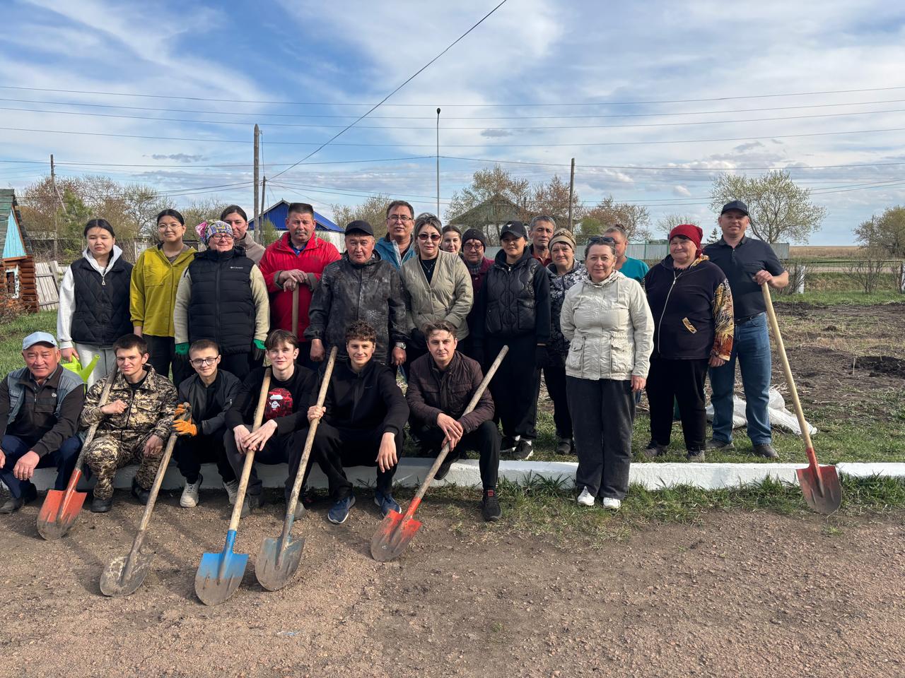 «Таза Қазақстан»: Тайынша ауданында бір күнде мың жарым ағаш отырғызылды 