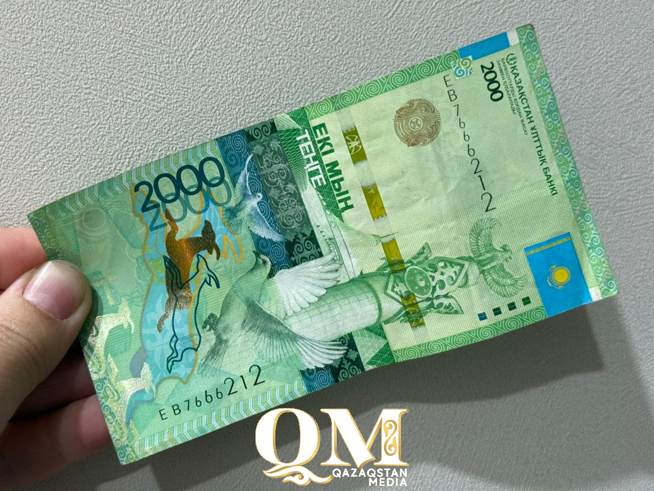 Купюру в 2000 тенге старого образца перестанут принимать в Казахстане