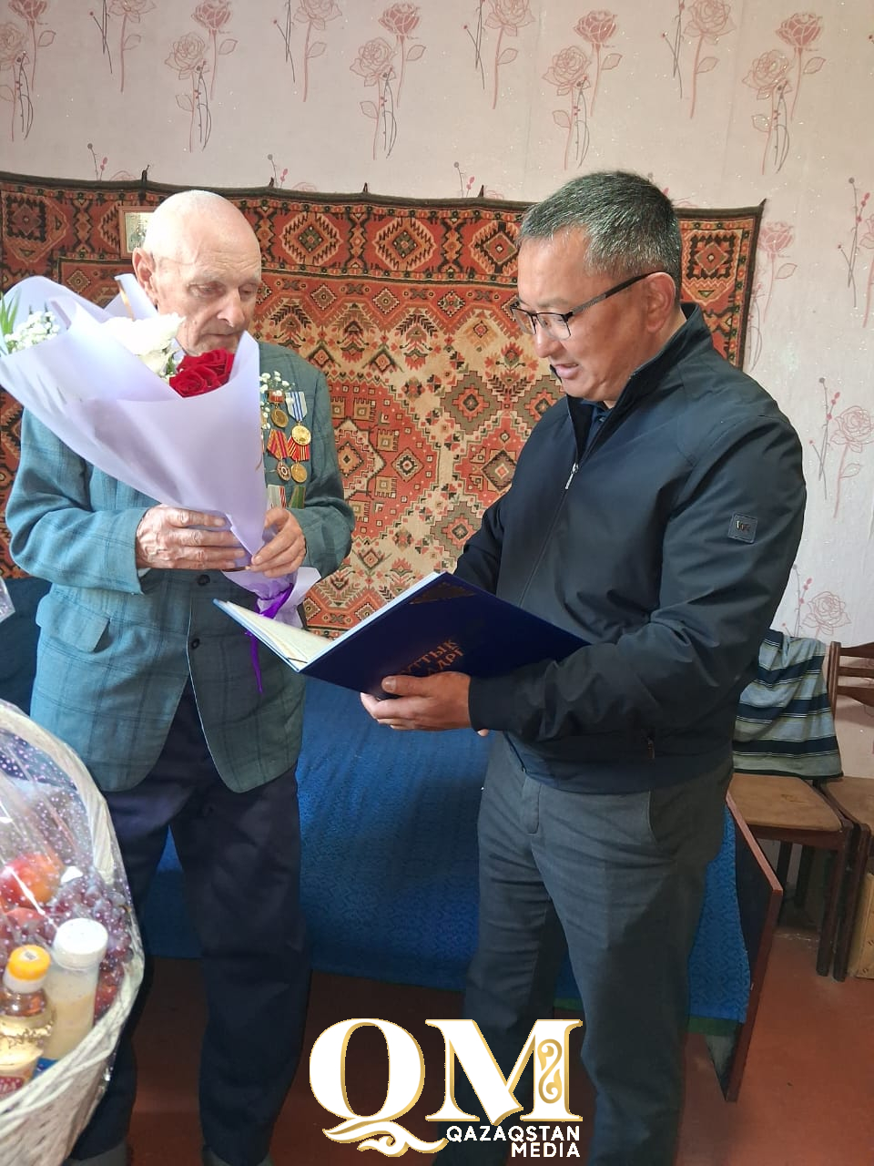 Мағжан Жұмабаев ауданының әкімі 90 жасқа келген тыл ардагерін құттықтады