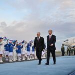 Президент Қасым-Жомарт Тоқаев Владимир Путинді елорда әуежайында қарсы алды