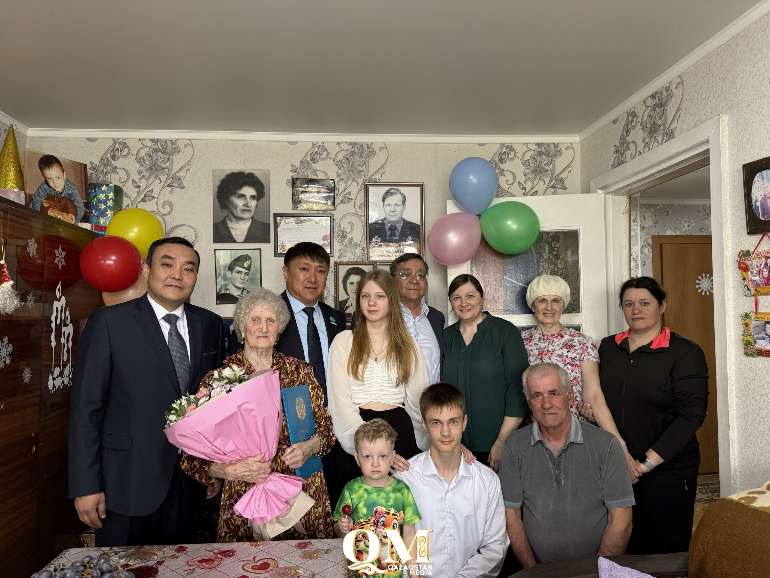 В 96 с огнем в глазах - долгожительницу из Кызылжарского района поздравили с днем рождения
