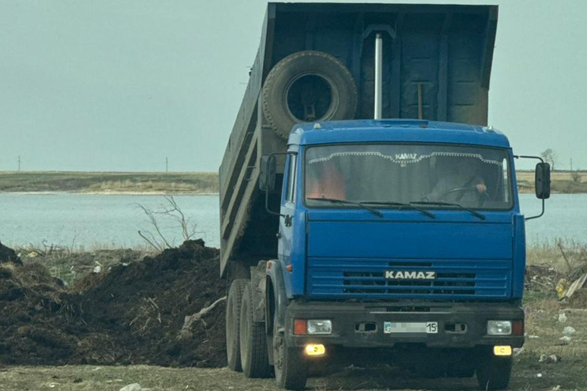Вывез навоз куда захотел и получил штраф сельчанин в СКО