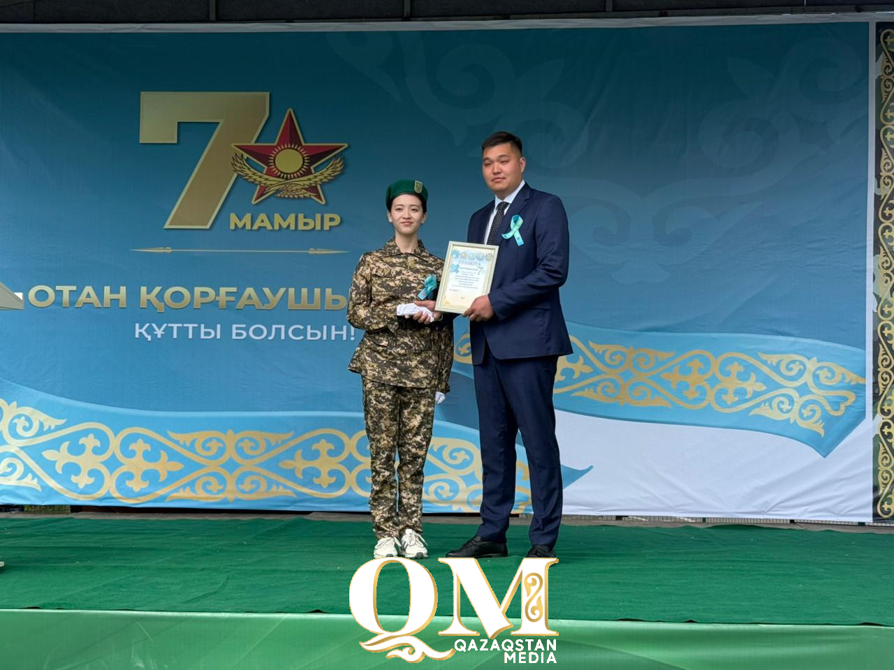 Строевой шаг, барабаны и патриотические песни: День защитника Отечества отметили в Бесколе