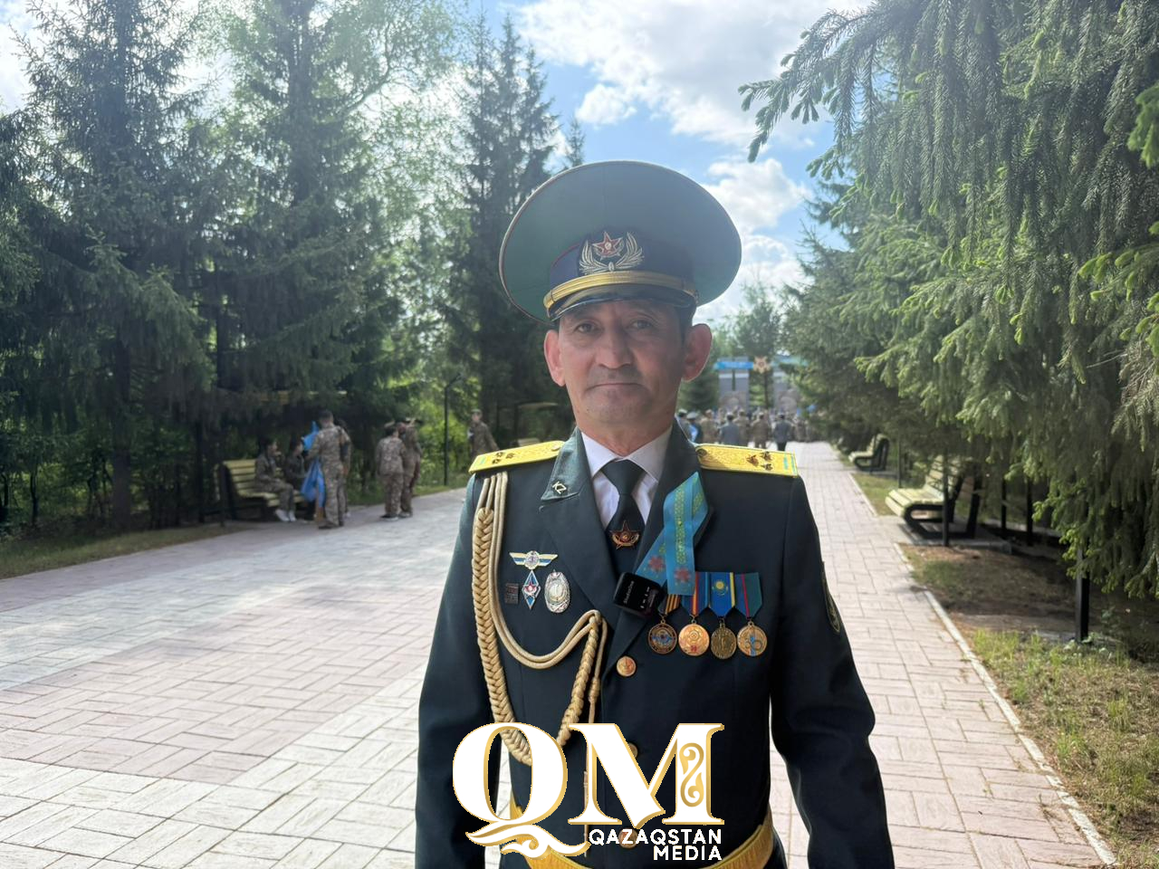 Строевой шаг, барабаны и патриотические песни: День защитника Отечества отметили в Бесколе