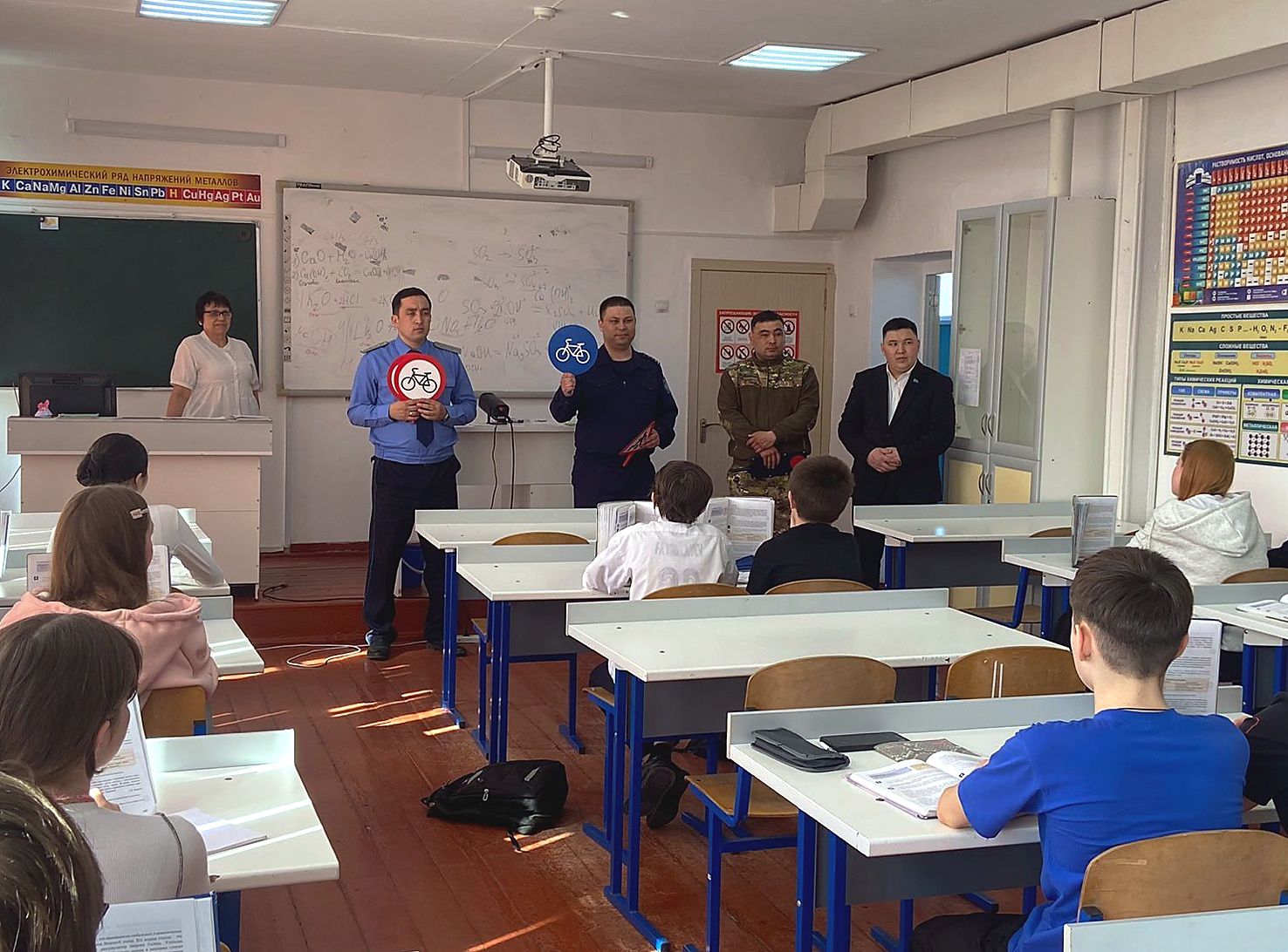Школьников СКО учили выживать на дорогах