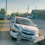 Уснул за рулем и влетел в столб 19-летний таксист в Петропавловске