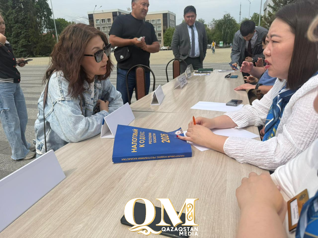 Очередь на жилье, самозанятость и бесплатные 10 соток: уличный прием граждан провели в Петропавловске