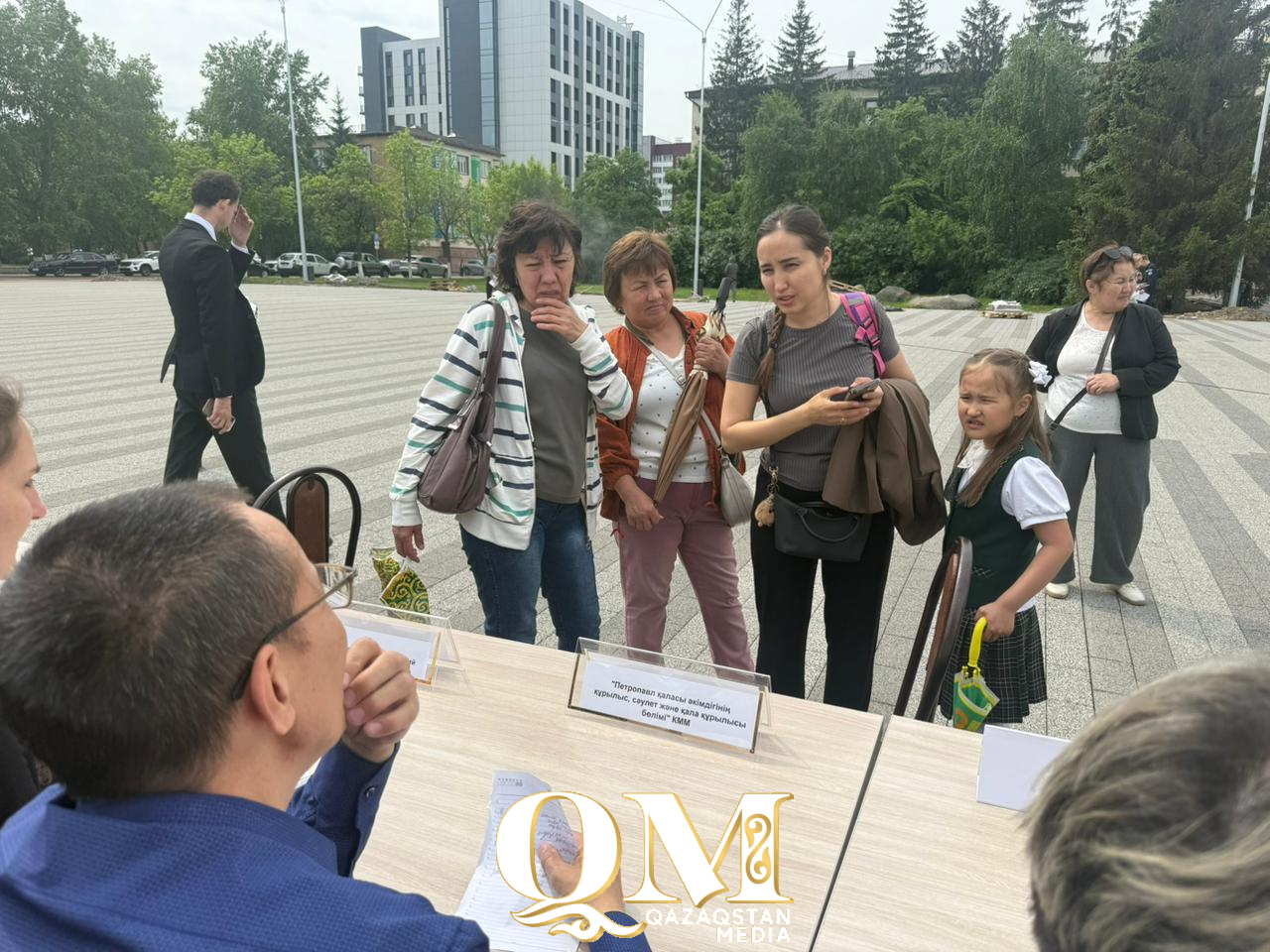Очередь на жилье, самозанятость и бесплатные 10 соток: уличный прием граждан провели в Петропавловске