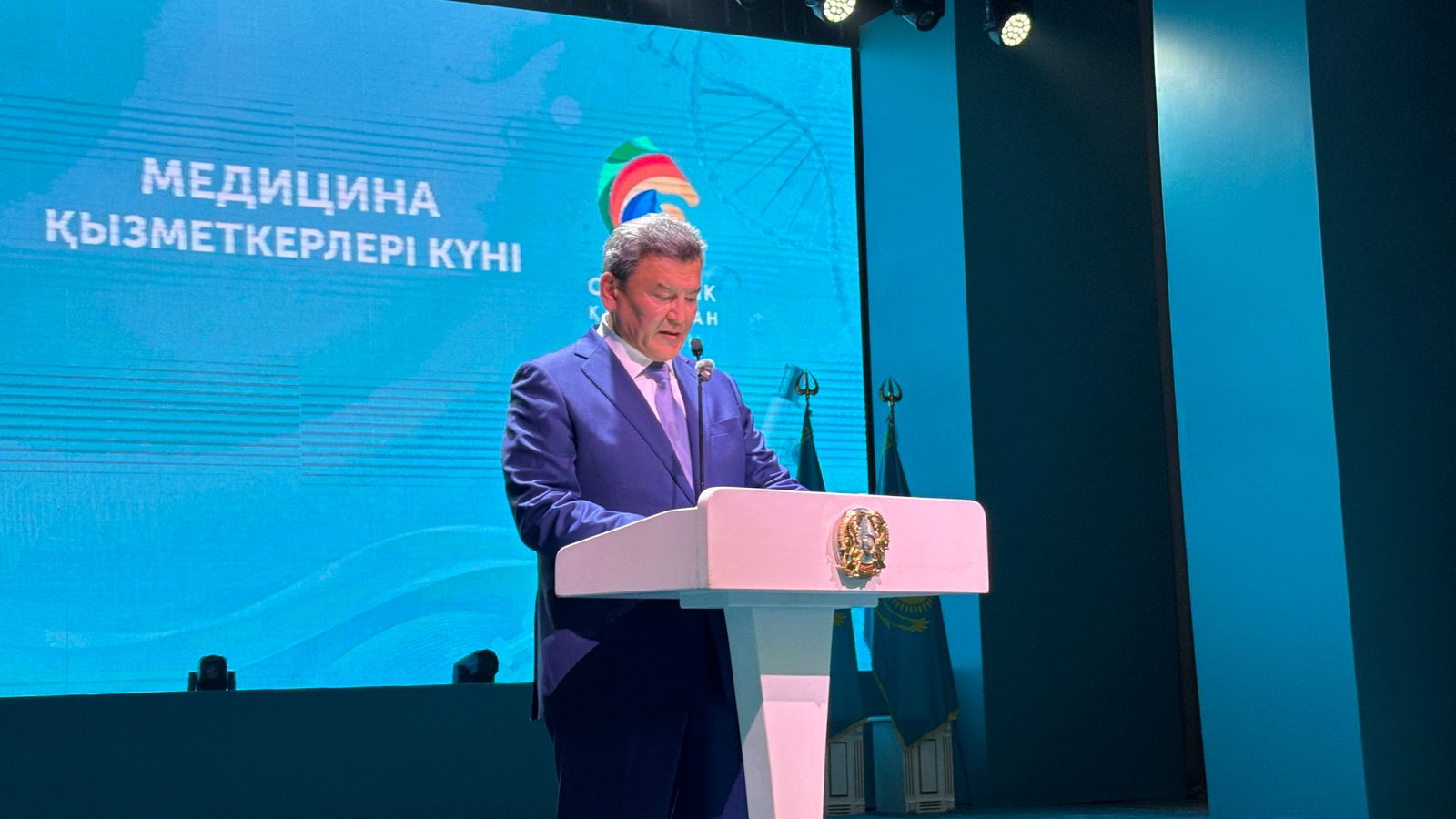 СҚО-да медицина қызметкерлері құрметке бөленді