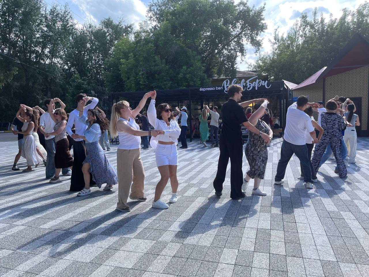 Петропавловцев познакомили с бачатой на открытом мастер-классе
