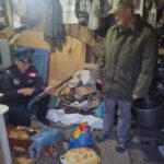 СҚО-да полицейлер ер адамнан шолақ мылтық пен қолдан жасалған граната тәркіледі
