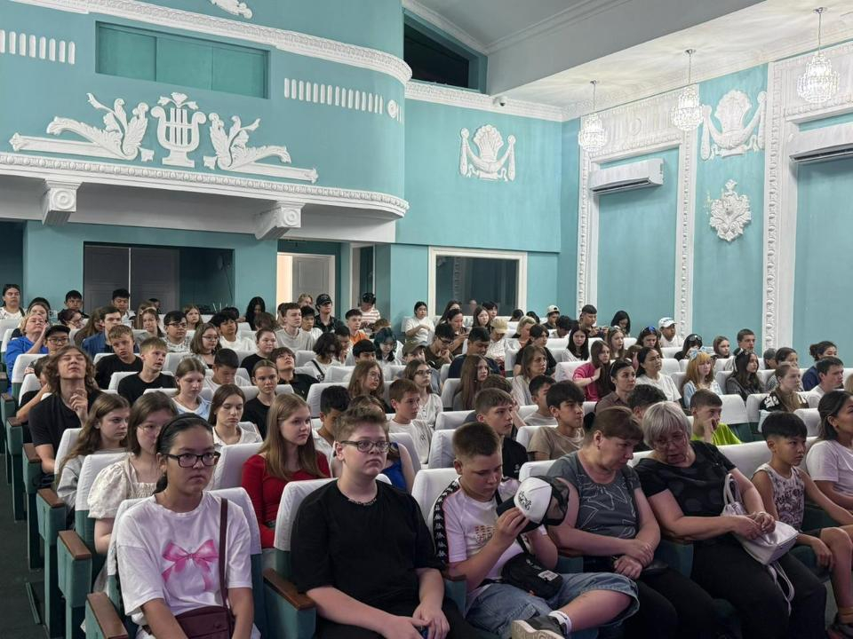 Школьникам СКО показали документальный цикл по произведениям Абая