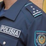 СҚО-да полицейлер азаматтарға бет-жүзді тұмшалауға қатысты талаптарды түсіндіруде