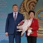Медаль «Ерен еңбегі үшін» получила педагог Назира Шумекова из Жамбылского района