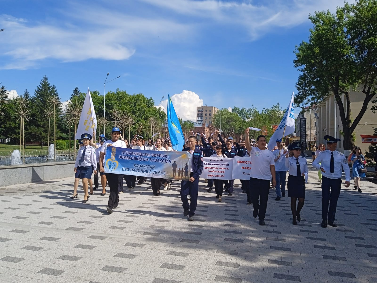 Гигантское сердце в центре Петропавловска стало символом борьбы с насилием