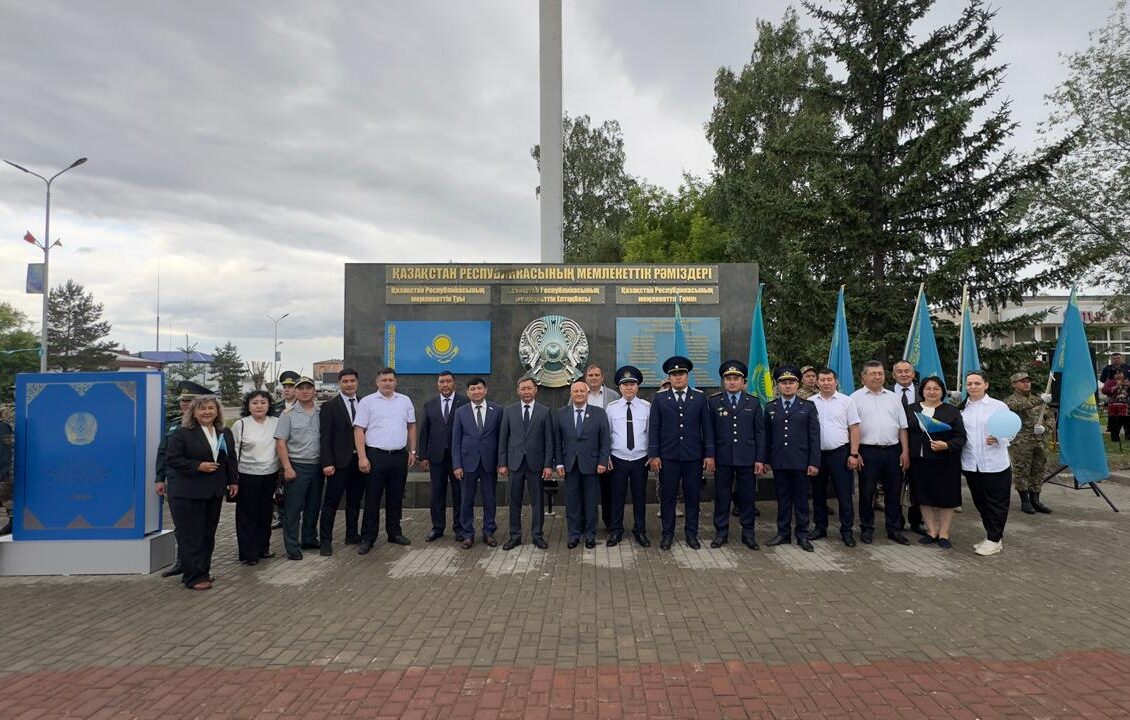 Под звуки оркестра и государственного гимна отметили День госсимволов в Тайыншинском СКО