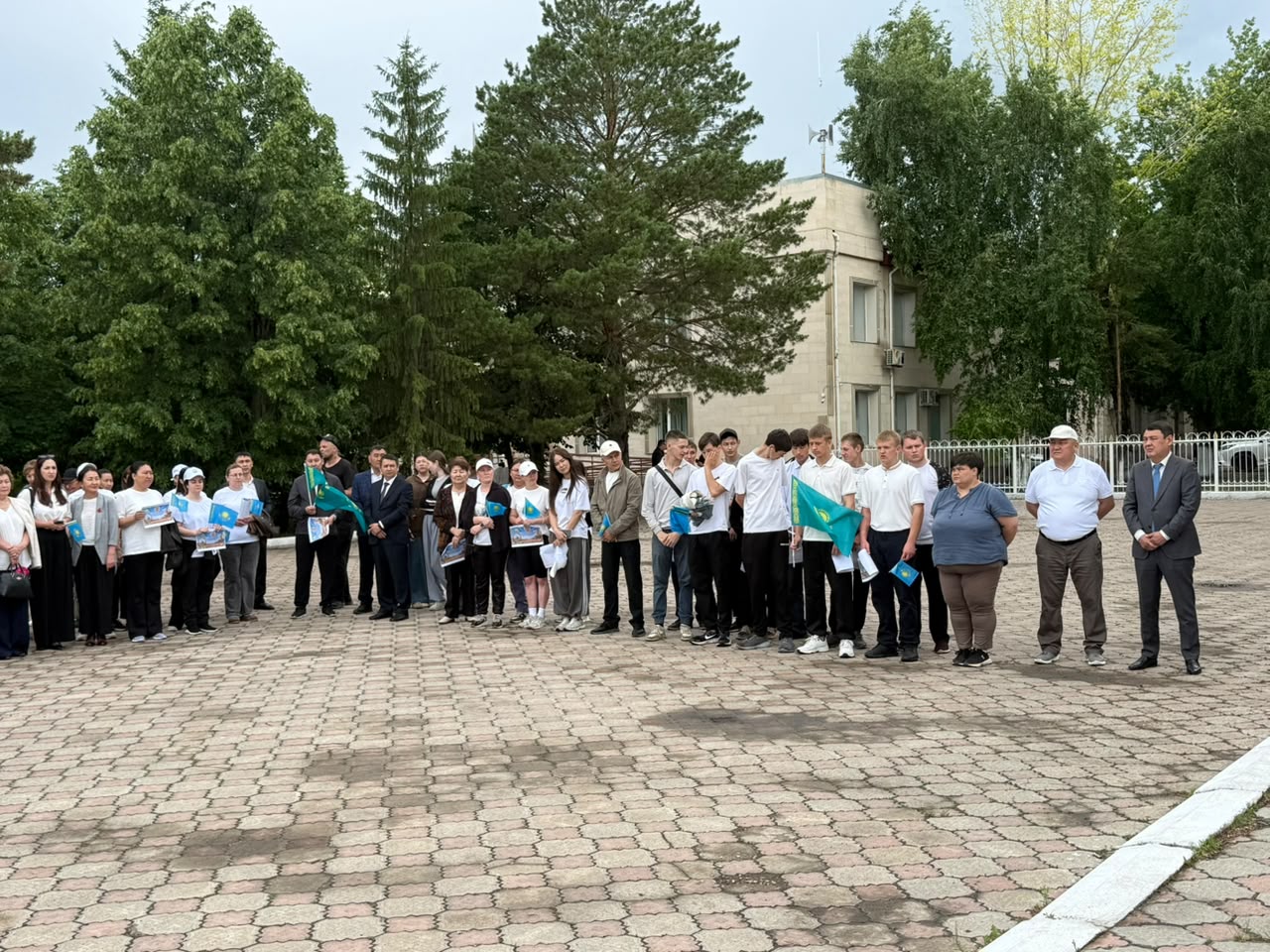 День государственных символов масштабно отметили в районе имени Габита Мусрепова