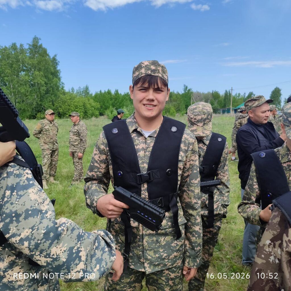 С фейерверком и флешмобами открыли сезон в детском центре «Березка» в районе М. Жумабаева