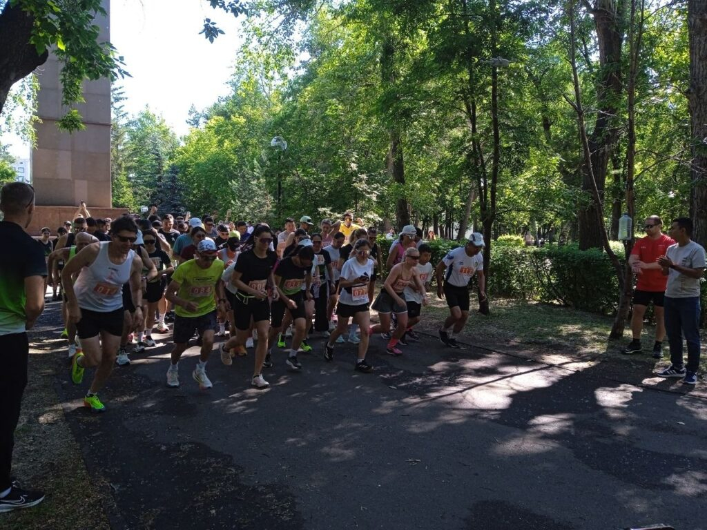 Более 100 человек вышли на благотворительный забег в Петропавловске